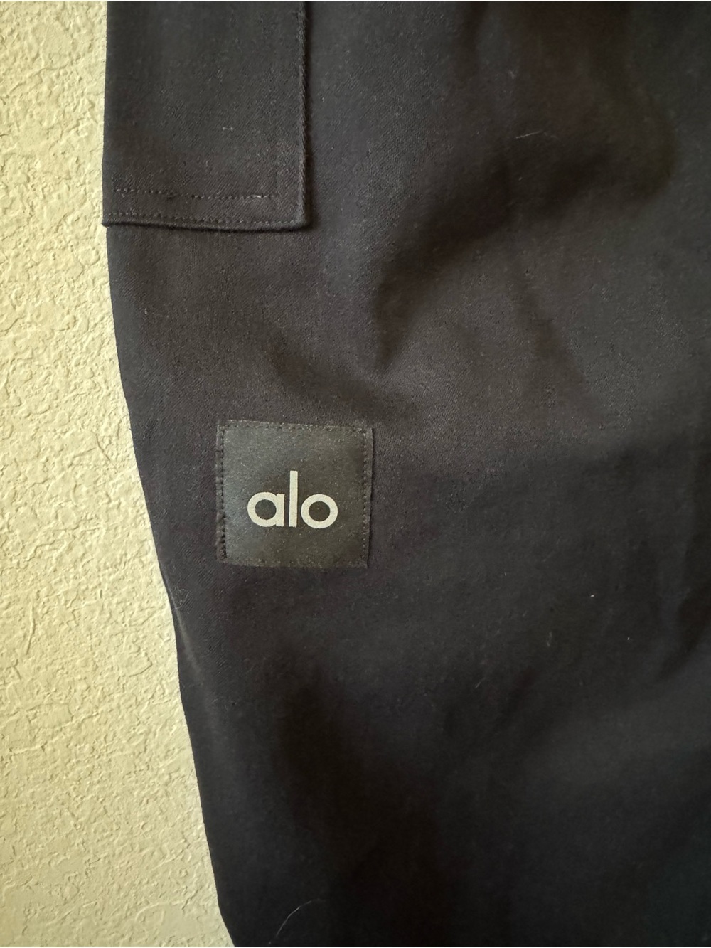 Alo Yoga Women's Black Cargo Jogger Pants - Elastic Waist & Ankle - Picture 3 of 7